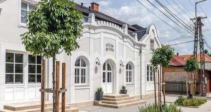 Fulop Panzio-Goldenrod Room, Révfülöp, Hungary