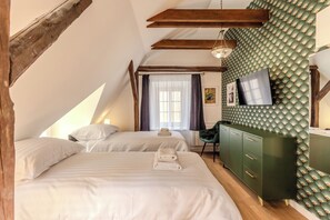 1 bedroom, free WiFi, bed sheets