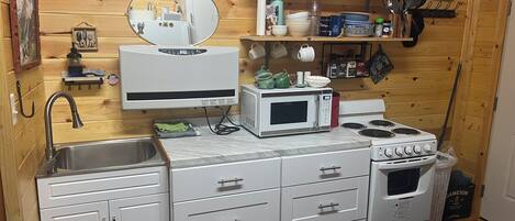 Microondas, horno, parrilla de estufa y lavavajillas