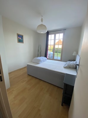 3 bedrooms, WiFi, bed sheets