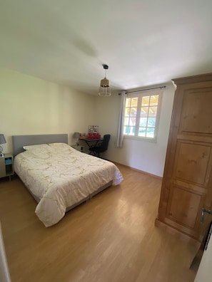 3 bedrooms, WiFi, bed sheets
