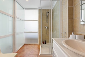 A modern bathroom with a glass-enclosed shower, a large bathtub, and a tiled floor. - Casa Pilar -  Sea Views (Torremolinos)