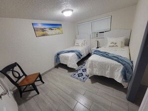 2 bedrooms, in-room safe, iron/ironing board, free WiFi - Where Something Beautiful Happens! (Babson Park)