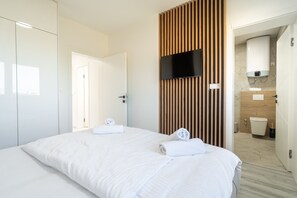 2 chambres, coffre-fort, fer et planche à repasser