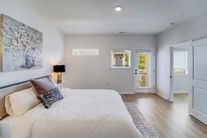 3 bedrooms, desk, iron/ironing board, travel crib