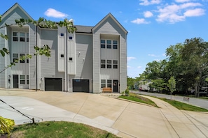 Exterior - New Stylish Townhome in Cotswold with Ensuite Baths, Chef's Kitchen & EV Charger (Charlotte)
