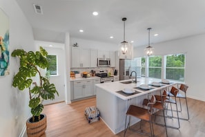Fridge, microwave, oven, stovetop - New Stylish Townhome in Cotswold with Ensuite Baths, Chef's Kitchen & EV Charger (Charlotte)