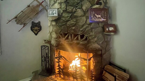Interior - Serene 2-bedroom house with WiFi in Crestline (Crestline)