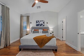 3 slaapkamers, een strijkplank/strijkijzer, gratis wifi, beddengoed