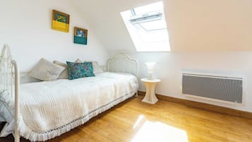 1 habitación, tabla de planchar con plancha y wifi