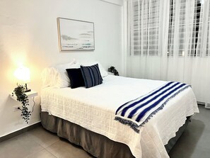 2 bedrooms, iron/ironing board, travel cot, free WiFi - NEW! Walk to Beaches + Restaurants + Close to SJU and Isla Verde in San Juan! (San Juan)