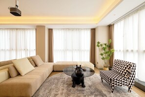 Luxury Apartment, City View | Television