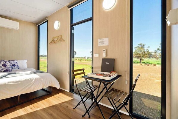 1 bedroom, bed sheets