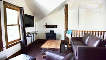 Een smart-tv en een open haard