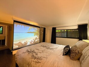 4 bedrooms, iron/ironing board, travel crib, WiFi - Award Winning Home! BBQ-Heated Pool-2 miles from beach (Fort Lauderdale)