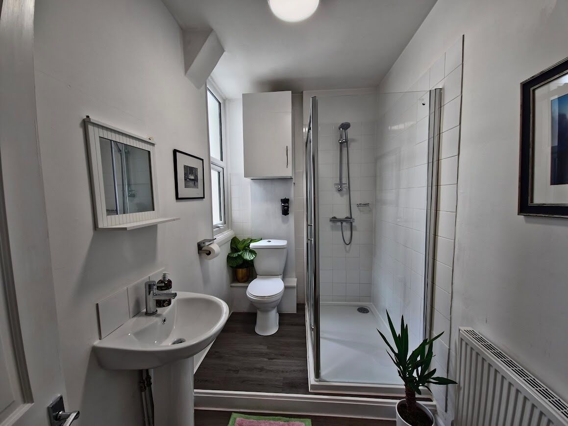 Serviettes fournies, savon, papier toilette