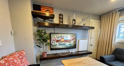 Charming 2-bedroom apartment with AC, WiFi Near Cherry Creek, Denver
