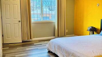 2 bedrooms, iron/ironing board, WiFi, bed sheets