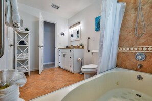 Hair dryer - Sunset Bay: Spacious 5BR Getaway, Dockage, Heated Pool, Dog OK, Stunning Views & Minutes to Key West (Saddlebunch Key)