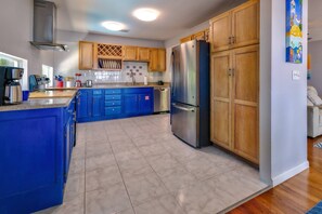 Fridge, microwave, dishwasher, coffee/tea maker