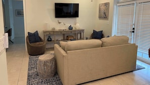 Unclassified image, 3 of 13, button - Coral Reef Suite | 1 bed near Duval & waterfront (Key West)