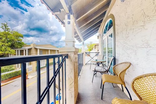 Coral Reef Suite | 1 bed near Duval & waterfront