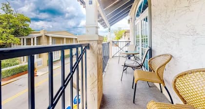 Coral Reef Suite | 1 bed near Duval & waterfront