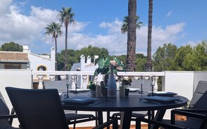 屋外ダイニングエリア