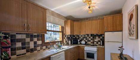 Frigorífic, microones, forn i placa de cuina