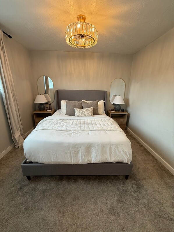 2 chambres, bureau, fer et planche à repasser, lit parapluie