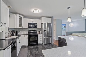 Mikrowelle, Ofen, Geschirrspüler