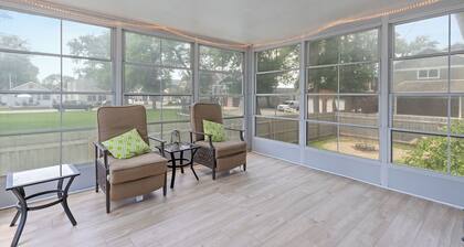 4-bedroom house in brilliant Clear Lake with AC, WiFi. Enjoy your stay