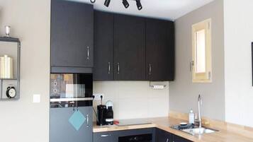 Peti sejuk, ketuhar gelombang mikro, ketuhar