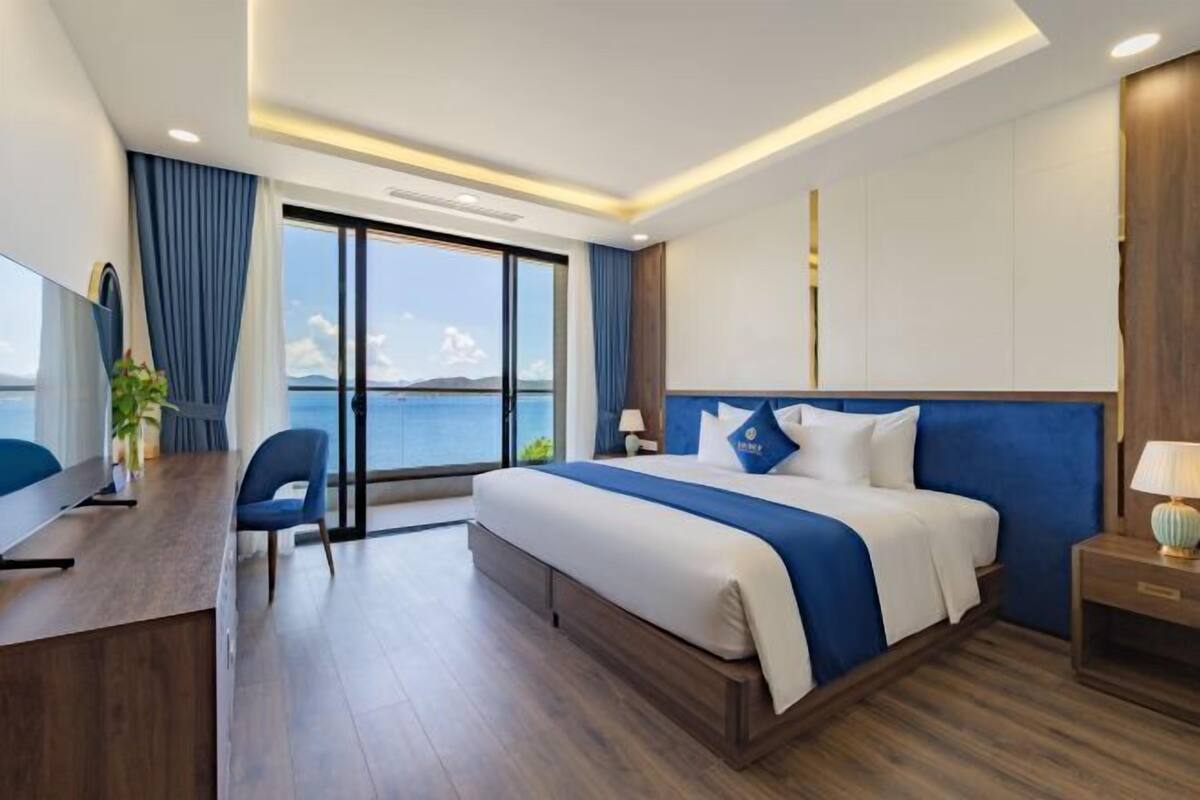 Ropa de cama de alta calidad, colchones con efecto memoria y minibar