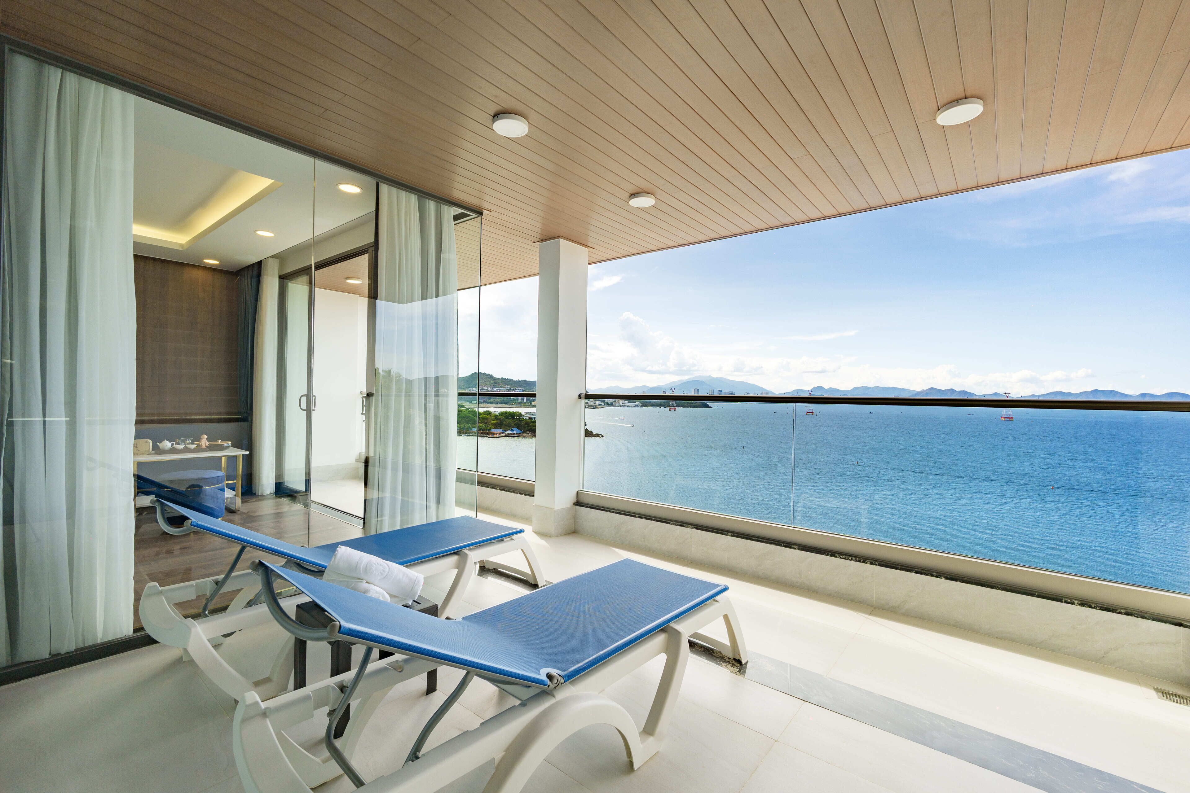 Presidential Room, Ocean View | Premium bedding, memory foam beds, minibar, in-room safe