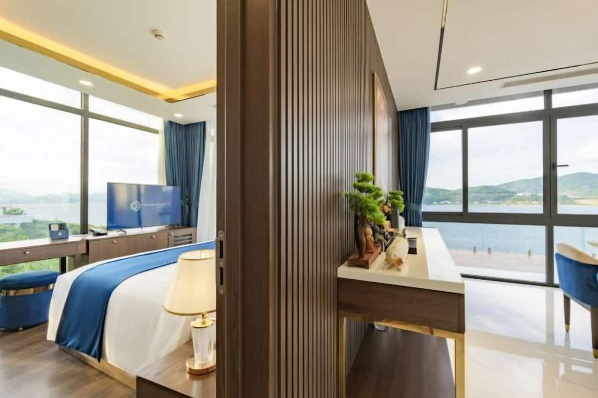 Ropa de cama de alta calidad, colchones con efecto memoria y minibar