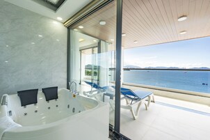 总统客房, 海洋景观 | 高档床上用品、记忆海绵床垫、迷你吧、客房内保险箱