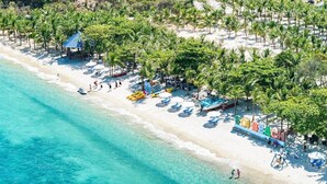 Utsikt mot strand/hav