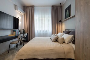Comfort Studio, 1 Queen Bed, Air conditioning