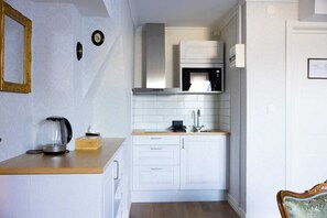 Habitación doble Deluxe | Espacio para trabajar con laptop, cortinas blackout y insonorización 