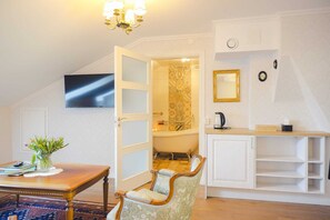 Habitación doble Deluxe | Espacio para trabajar con laptop, cortinas blackout y insonorización 