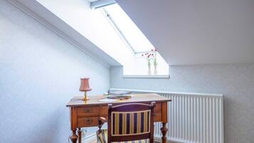 Deluxe dubbelrum | Arbetsyta för laptop, mörklÀggningsgardiner och ljudisolering