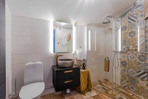 Bathtub, hair dryer, towels, soap - Laxå Herrgårdhotell (Laxå)