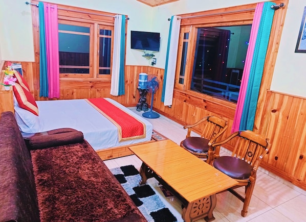 Deluxe Double Room, Hill View | Meja, ruang kerja komputer riba, Wi-fi percuma 