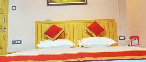 Standaard Twin kamer | Een bureau, een laptopwerkplek, gratis wifi