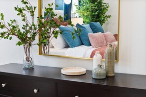 4 bedrooms, in-room safe, desk, iron/ironing board