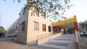 Pintu masuk hartanah