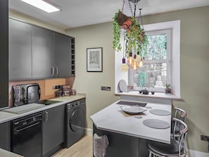 Dishwasher, cookware/dishes/utensils