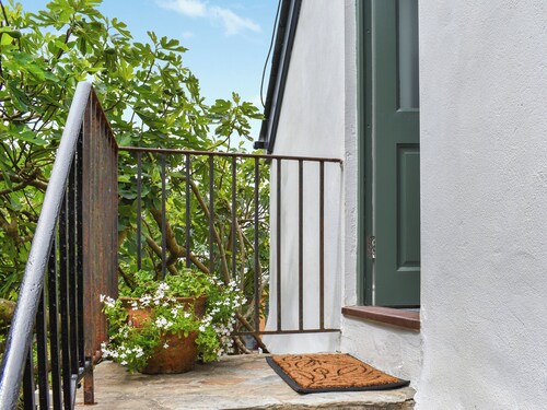 Roseland Roost - UK49839