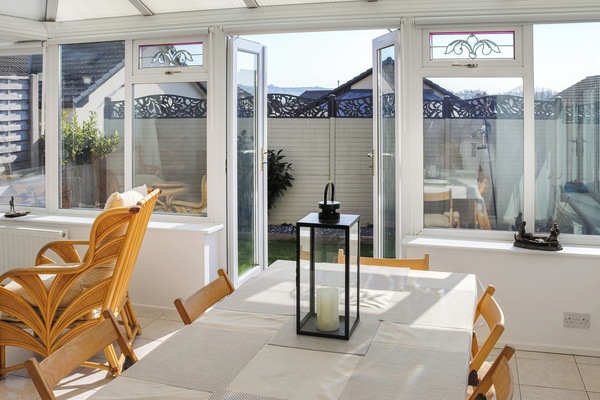 Sun room | Maes Yr Ysgol, Peniel